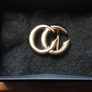 Goldtone belt buckle